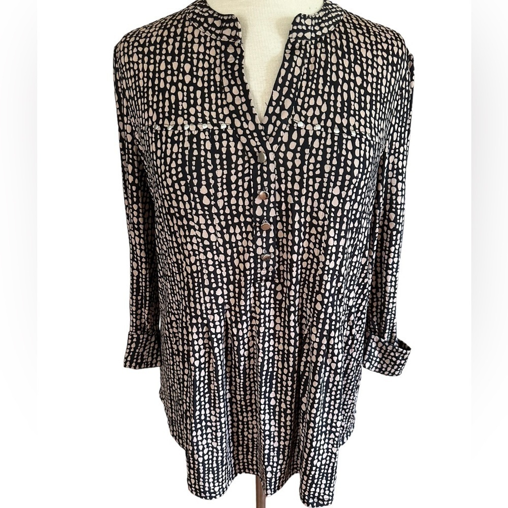 COCOMO Medium Black Beige 3/4 sleeve women’s black tan Pintuck Blouse top shirt
